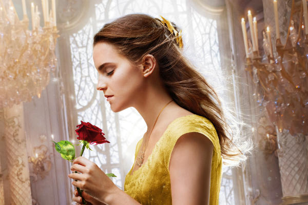 Emma Watson berperan sebagai Belle di Beauty And The Beast